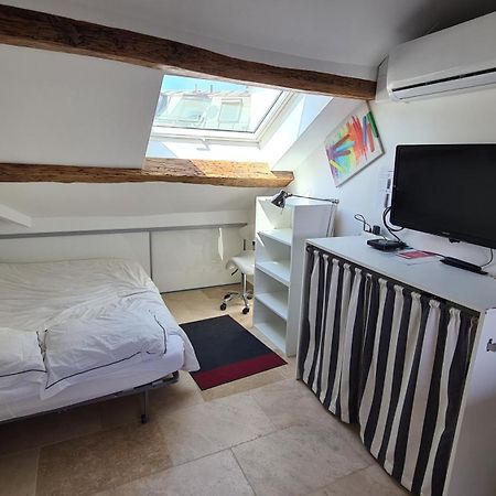 Appartement Coeur De Paris Avec Vue Sur Les Toits المظهر الخارجي الصورة